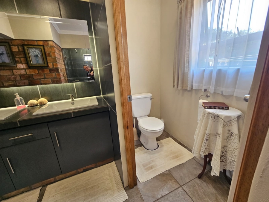 3 Bedroom Property for Sale in Stilbaai Wes Western Cape